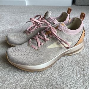 Brooks Running Shoes, Levitate 2
